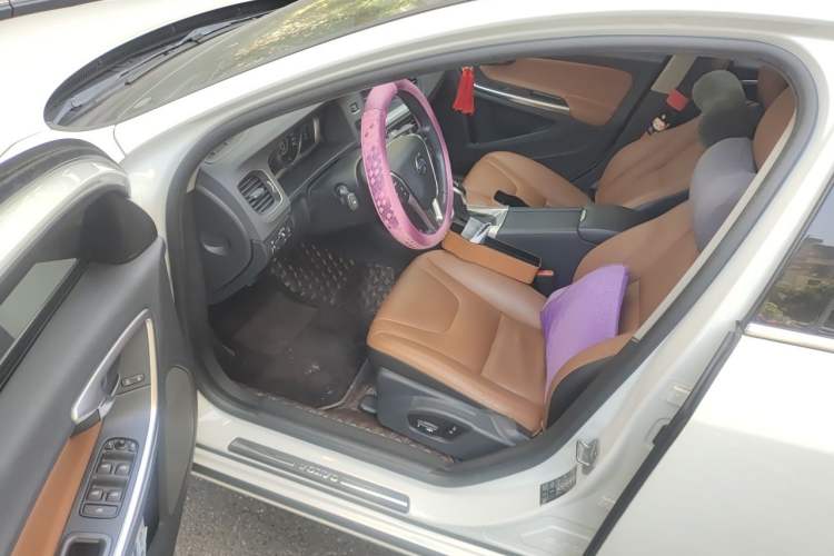Used Volvo S60 2015 S60L 2.0T Zhiyuan Edition Driver Seat