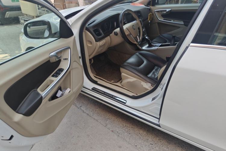 Used Volvo S60 2015 S60L 2.0T Zhiyuan Edition Driver Seat