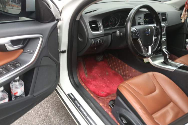 Used Volvo S60 2015 S60L 2.0T Zhiyuan Edition Driver Seat