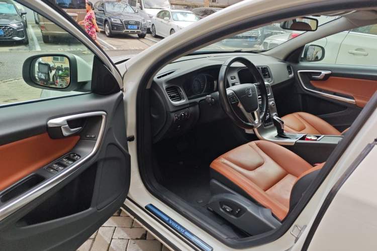 Used Volvo S60 2015 S60L 2.0T Zhiyuan Edition Driver Seat