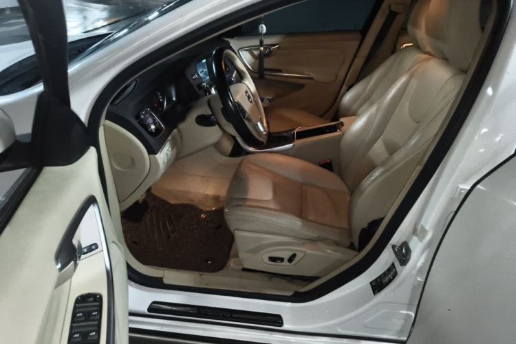 Used Volvo S60 2015 S60L 2.0T Zhiyuan Edition Driver Seat