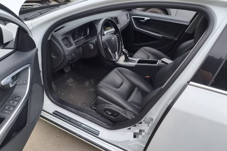Used Volvo S60 2015 S60L 2.0T Zhiyuan Edition Driver Seat