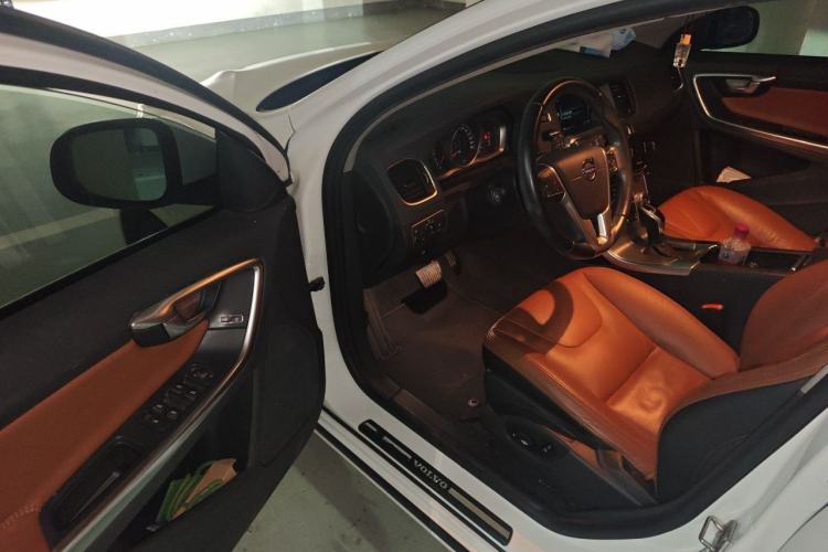 Used Volvo S60 2015 S60L 2.0T Zhiyuan Edition Driver Seat