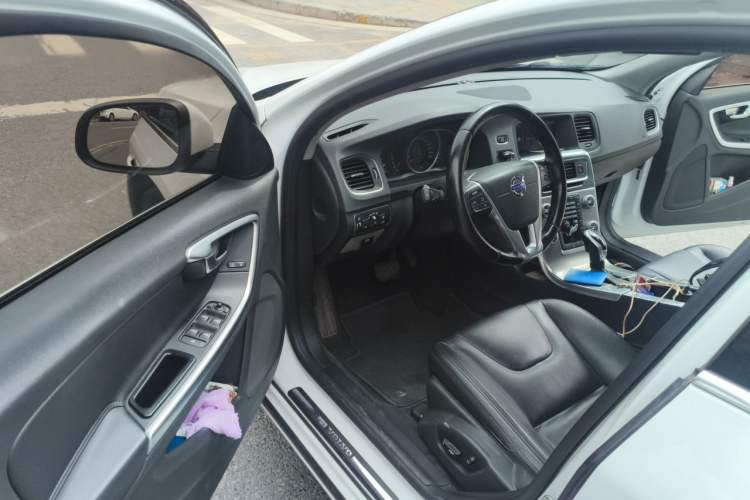 Used Volvo S60 2015 S60L 2.0T Zhiyuan Edition Driver Seat