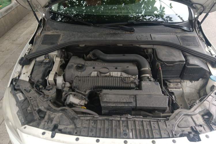 Used Volvo S60 2015 S60L 2.0T Zhiyuan Edition Engine Bay