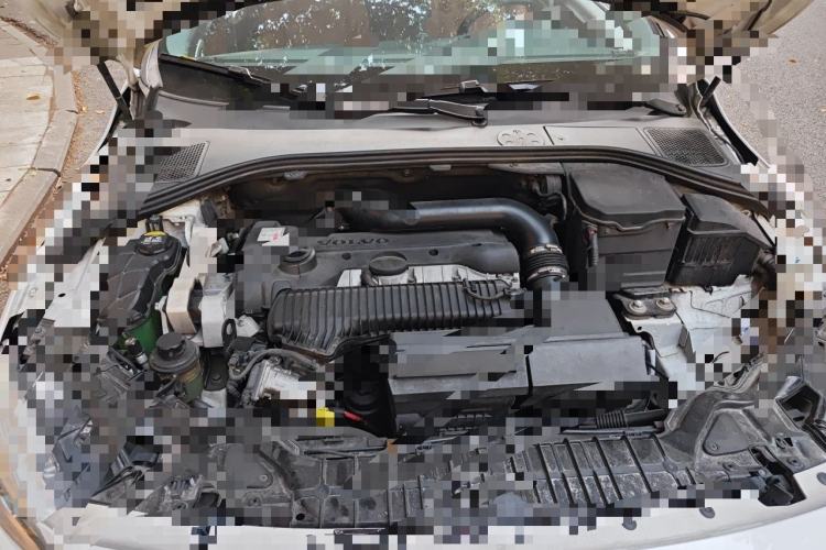 Used Volvo S60 2015 S60L 2.0T Zhiyuan Edition Engine Bay
