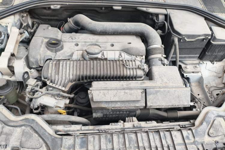 Used Volvo S60 2015 S60L 2.0T Zhiyuan Edition Engine Bay
