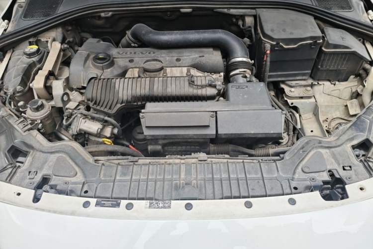 Used Volvo S60 2015 S60L 2.0T Zhiyuan Edition Engine Bay