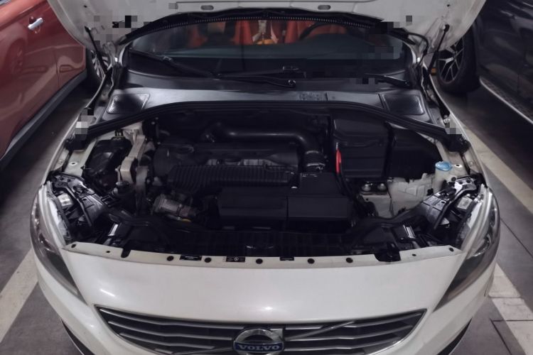 Used Volvo S60 2015 S60L 2.0T Zhiyuan Edition Engine Bay