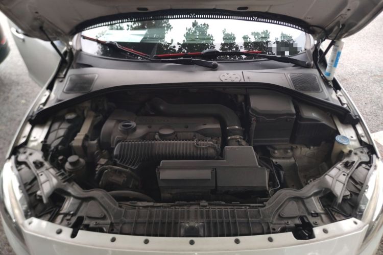 Used Volvo S60 2015 S60L 2.0T Zhiyuan Edition Engine Bay