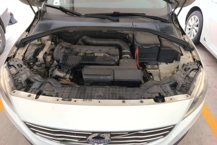 Used Volvo S60 2015 S60L 2.0T Zhiyuan Edition Engine Bay