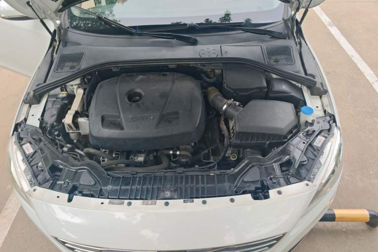 Used Volvo S60 2015 S60L 2.0T Zhiyuan Edition Engine Bay