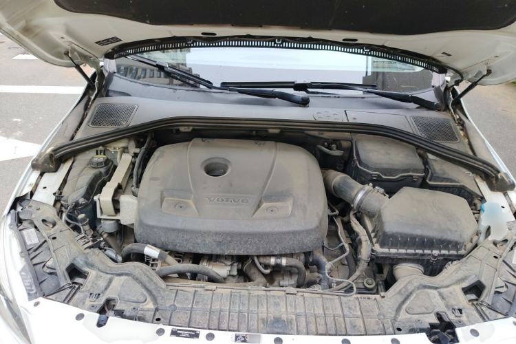 Used Volvo S60 2015 S60L 2.0T Zhiyuan Edition Engine Bay
