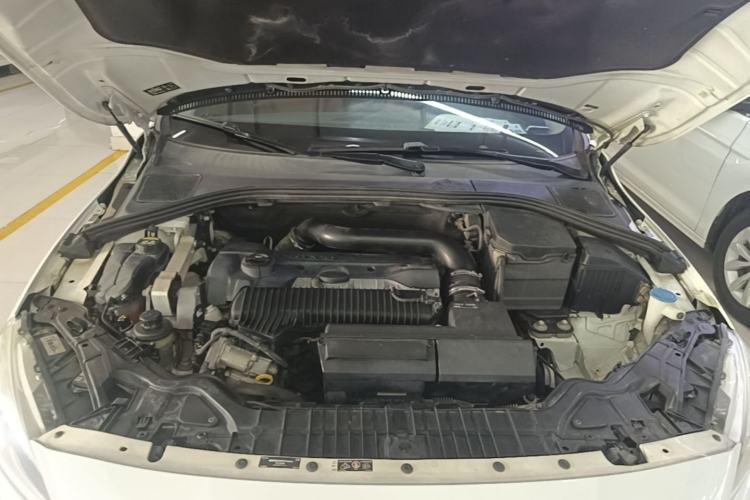 Used Volvo S60 2015 S60L 2.0T Zhiyuan Edition Engine Bay
