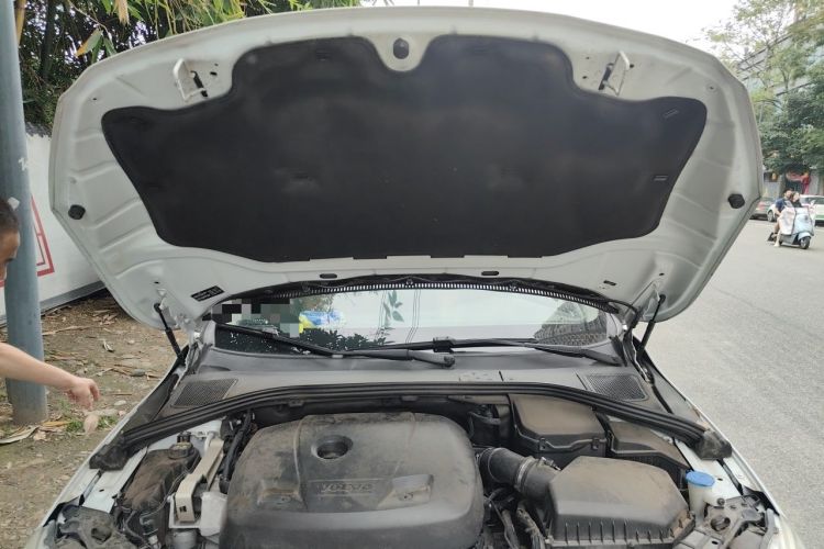 Used Volvo S60 2015 S60L 2.0T Zhiyuan Edition Engine Bay