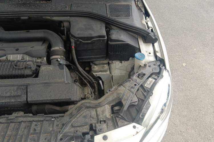 Used Volvo S60 2015 S60L 2.0T Zhiyuan Edition Engine Bay Left