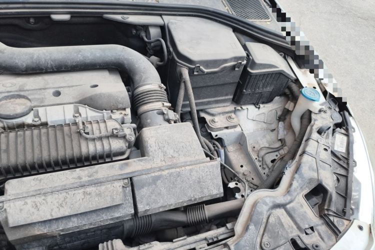 Used Volvo S60 2015 S60L 2.0T Zhiyuan Edition Engine Bay Left