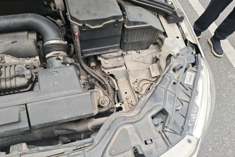 Used Volvo S60 2015 S60L 2.0T Zhiyuan Edition Engine Bay Left