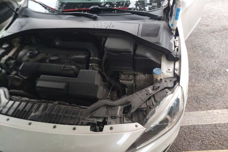 Used Volvo S60 2015 S60L 2.0T Zhiyuan Edition Engine Bay Left