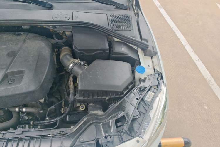 Used Volvo S60 2015 S60L 2.0T Zhiyuan Edition Engine Bay Left