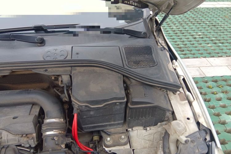 Used Volvo S60 2015 S60L 2.0T Zhiyuan Edition Engine Bay Left