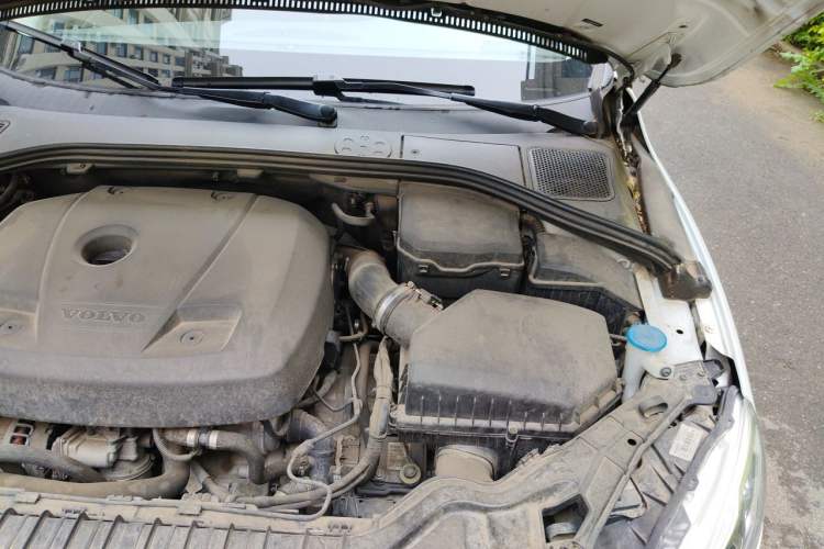 Used Volvo S60 2015 S60L 2.0T Zhiyuan Edition Engine Bay Left