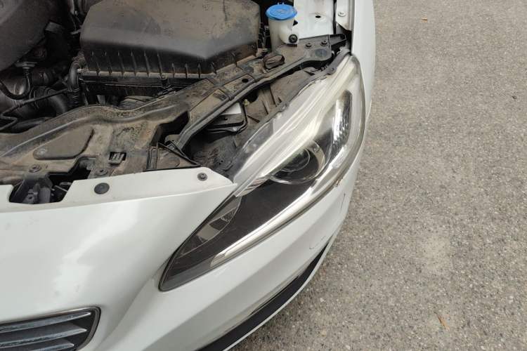Used Volvo S60 2015 S60L 2.0T Zhiyuan Edition Engine Bay Left