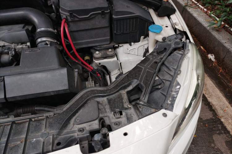 Used Volvo S60 2015 S60L 2.0T Zhiyuan Edition Engine Bay Left