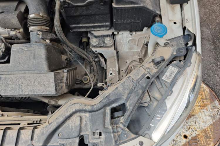 Used Volvo S60 2015 S60L 2.0T Zhiyuan Edition Engine Bay Left