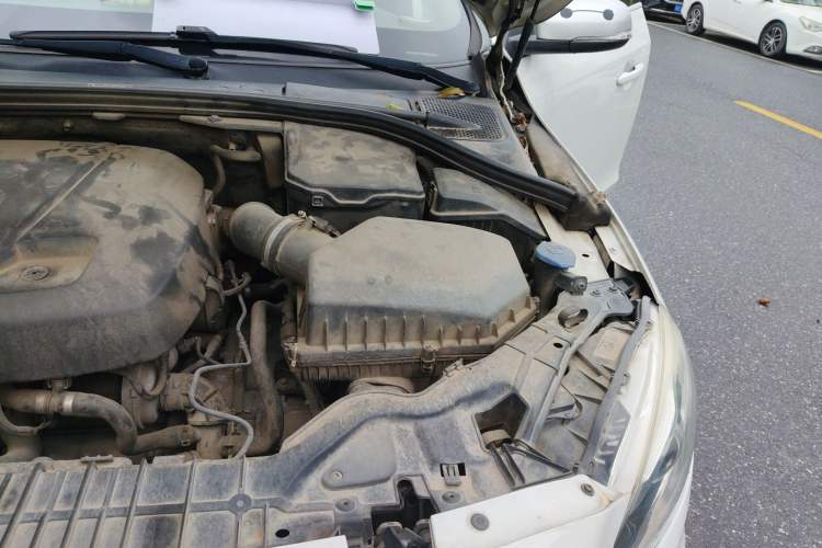 Used Volvo S60 2015 T5 Personalized Sport Edition Engine Bay Left