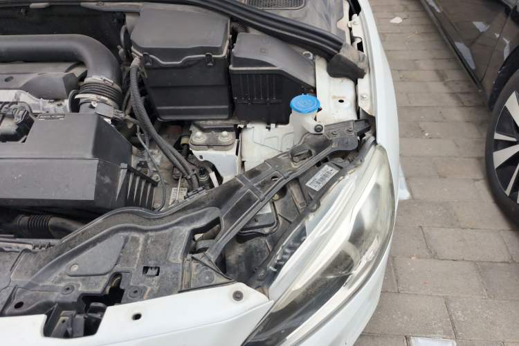 Used Volvo S60 2015 S60L T5 Intelligent Drive Edition Engine Bay Left