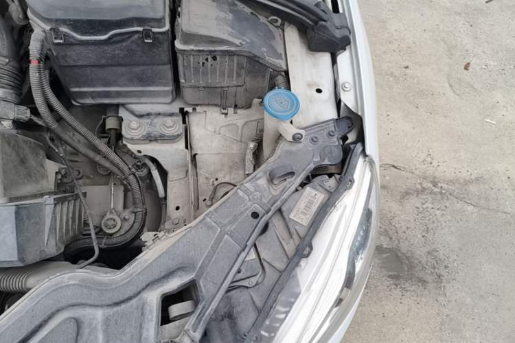 Used Volvo S60 2015 S60L 2.0T Zhiyuan Edition Engine Bay Left
