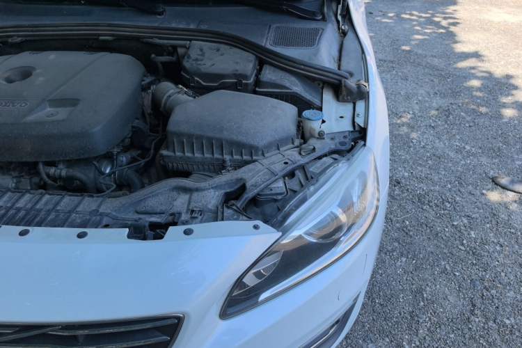 Used Volvo S60 2015 S60L 2.0T Zhiyuan Edition Engine Bay Left