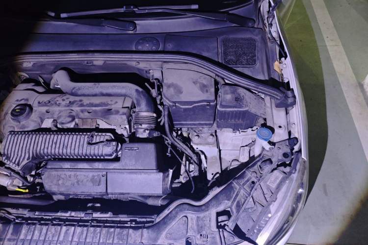 Used Volvo S60 2015 S60L 2.0T Zhiyuan Edition Engine Bay Left