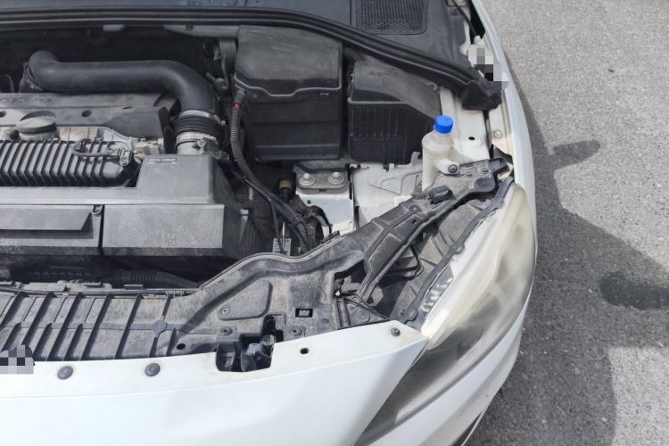 Used Volvo S60 2015 S60L 2.0T Zhiyuan Edition Engine Bay Left