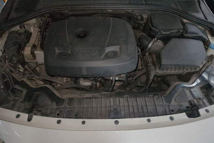 Used Volvo S60 2015 S60L 2.0T Zhiyuan Edition Engine Bay