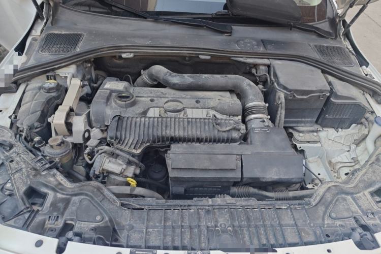 Used Volvo S60 2015 S60L 2.0T Zhiyuan Edition Engine Bay