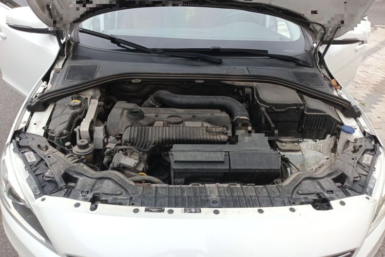 Used Volvo S60 2015 S60L 2.0T Zhiyuan Edition Engine Bay