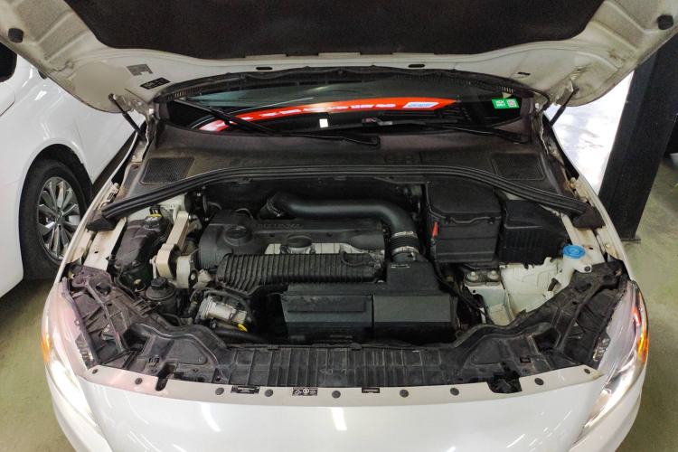 Used Volvo S60 2015 S60L 2.0T Zhiyuan Edition Engine Bay