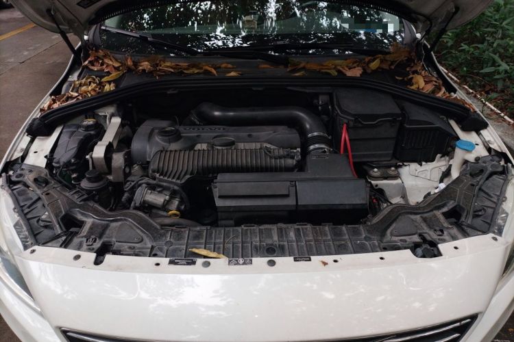 Used Volvo S60 2015 S60L 2.0T Zhiyuan Edition Engine Bay