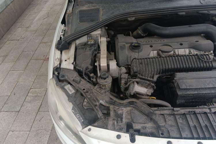Used Volvo S60 2015 S60L 2.0T Zhiyuan Edition Engine Bay Right