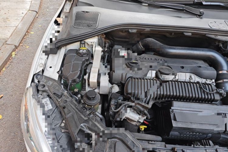 Used Volvo S60 2015 S60L 2.0T Zhiyuan Edition Engine Bay Right