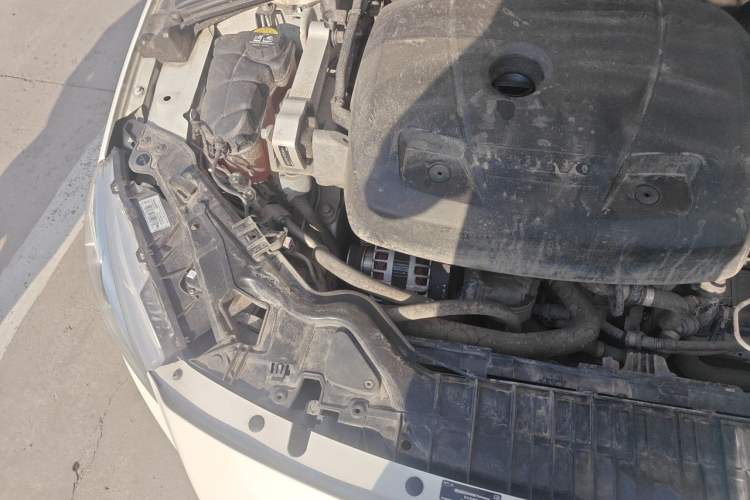 Used Volvo S60  Engine Bay Right