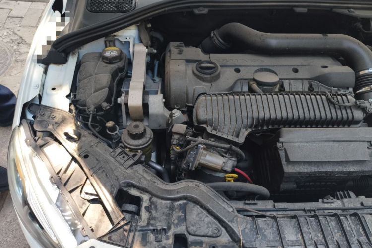 Used Volvo S60 2015 S60L 2.0T Zhiyuan Edition Engine Bay Right