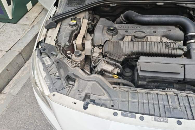 Used Volvo S60 2015 S60L 2.0T Zhiyuan Edition Engine Bay Right