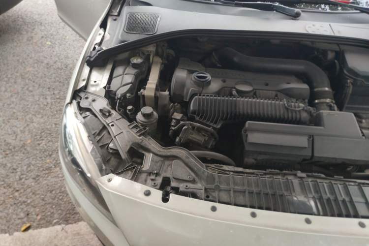 Used Volvo S60 2015 S60L 2.0T Zhiyuan Edition Engine Bay Right