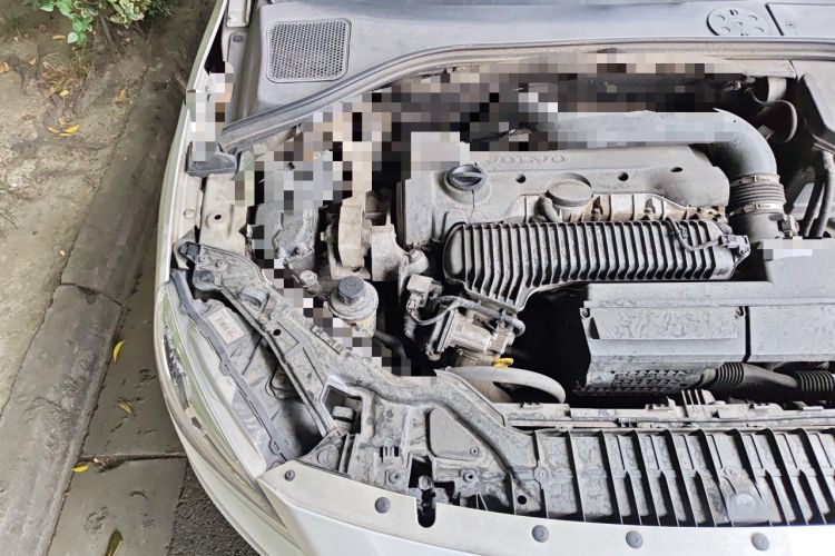 Used Volvo S60 2015 S60L 2.0T Zhiyuan Edition Engine Bay Right