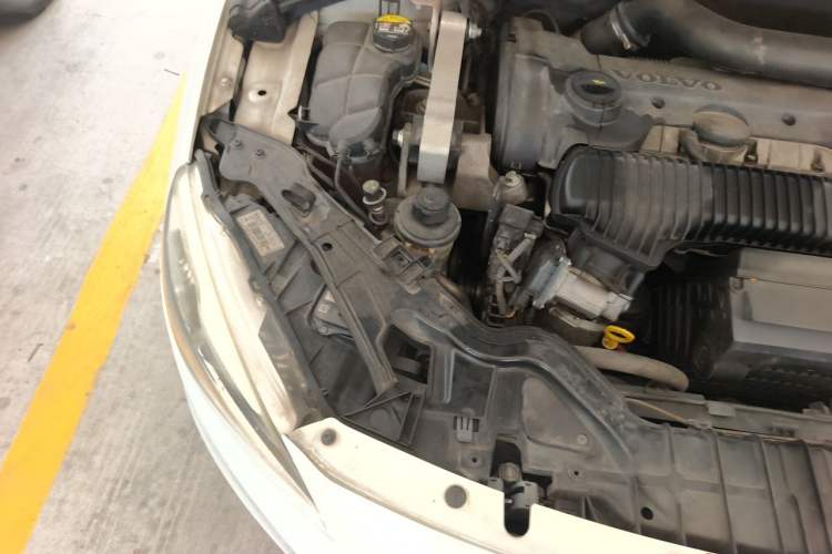 Used Volvo S60 2015 S60L 2.0T Zhiyuan Edition Engine Bay Right