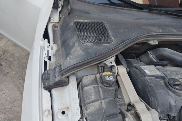 Used Volvo S60 2015 S60L 2.0T Zhiyuan Edition Engine Bay Right