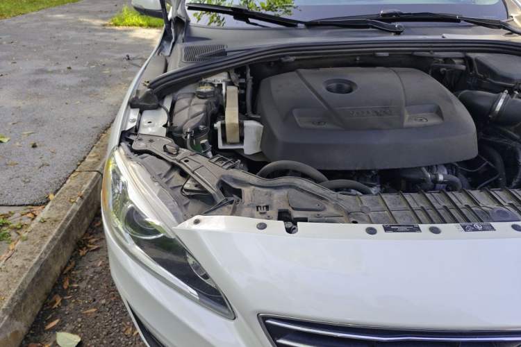 Used Volvo S60 2015 S60L T5 Intelligent Drive Edition Engine Bay Right